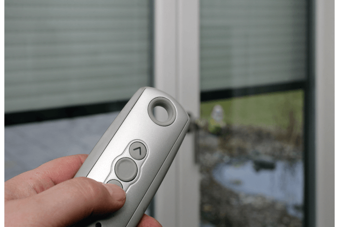 NOTRE TUTORIEL POUR REMPLACER UNE POIGNÉE DE STORE CASSÉE
