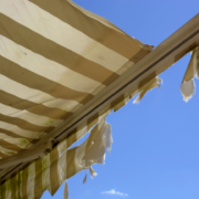 Comment changer la toile d'un store banne ?